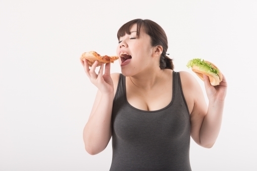6959466efc37cb0561f7dd47e1840e49_t食べる女性.jpeg